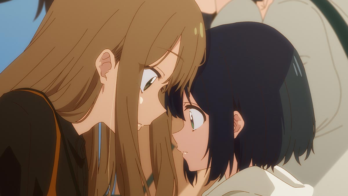 混雑した電車の中でまことと咲の距離が近くなるシーン